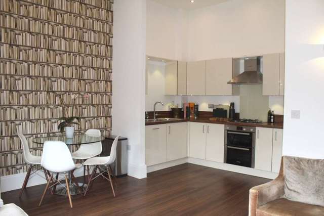  Image of 2 bedroom Apartment to rent in Glanville Way Epsom KT19 at Dartford Court Glanville Way Epsom, KT19 8HQ