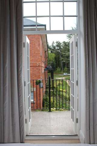 Image of 2 bedroom Apartment to rent in Glanville Way Epsom KT19 at Dartford Court Glanville Way Epsom, KT19 8HQ