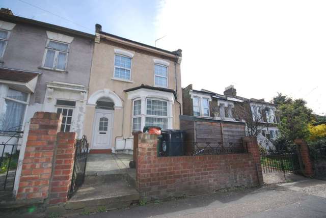 Image of 2 bedroom Flat to rent in Goldsmith Road London E10 at Goldsmith Road Leyton London, E10 5EX