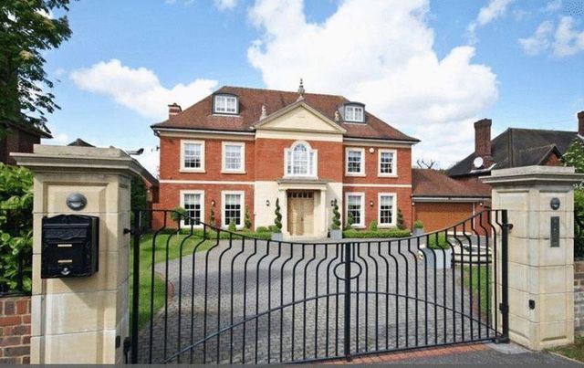  Image of 7 bedroom Detached house for sale in Golf Side Sutton SM2 at Golf Side Cheam Sutton, SM2 7EZ