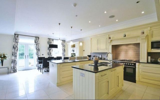  Image of 7 bedroom Detached house for sale in Golf Side Sutton SM2 at Golf Side Cheam Sutton, SM2 7EZ