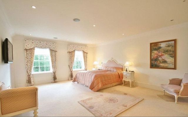  Image of 7 bedroom Detached house for sale in Golf Side Sutton SM2 at Golf Side Cheam Sutton, SM2 7EZ