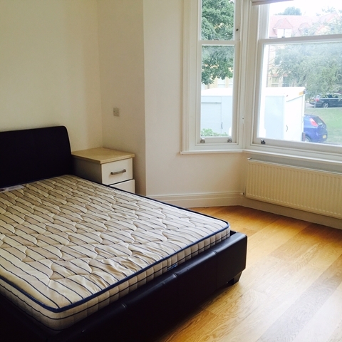  Image of 1 bedroom Flat to rent in Grange Park London W5 at Grange Park  Ealing, W5 3PR