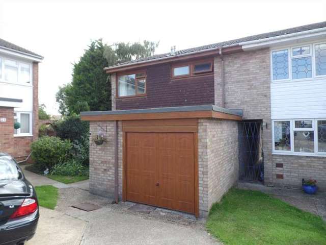  Image of 3 bedroom Detached house for sale in Grangeway Benfleet SS7 at Grangeway Thundersley Benfleet, SS7 3RP