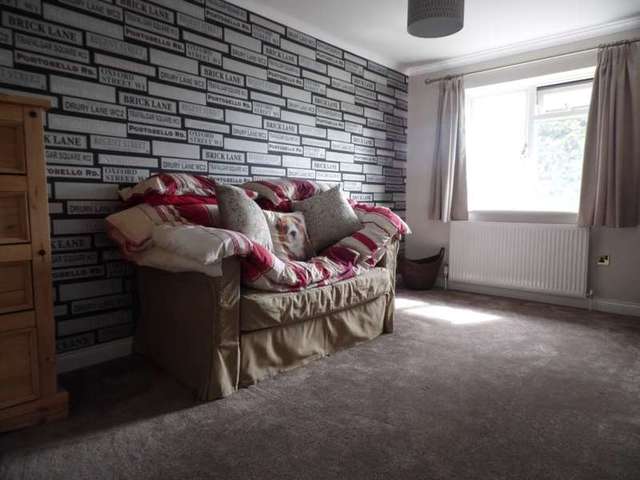  Image of 3 bedroom Detached house for sale in Grangeway Benfleet SS7 at Grangeway Thundersley Benfleet, SS7 3RP