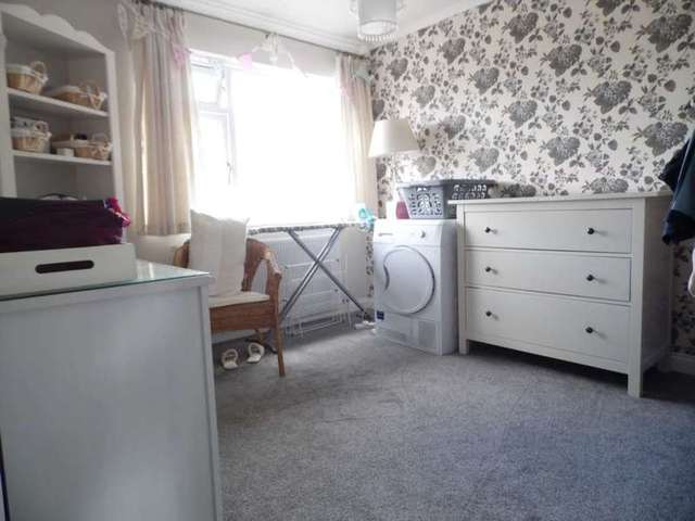  Image of 3 bedroom Detached house for sale in Grangeway Benfleet SS7 at Grangeway Thundersley Benfleet, SS7 3RP