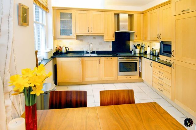  Image of 2 bedroom Flat to rent in Greencroft Gardens London NW6 at Greencroft Gardens South Hampstead London, NW6 3PE