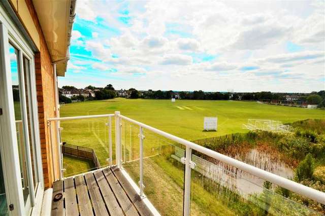  Image of 2 bedroom Apartment to rent in Greenview Drive London SW20 at Raynes Park, SW20 9DS