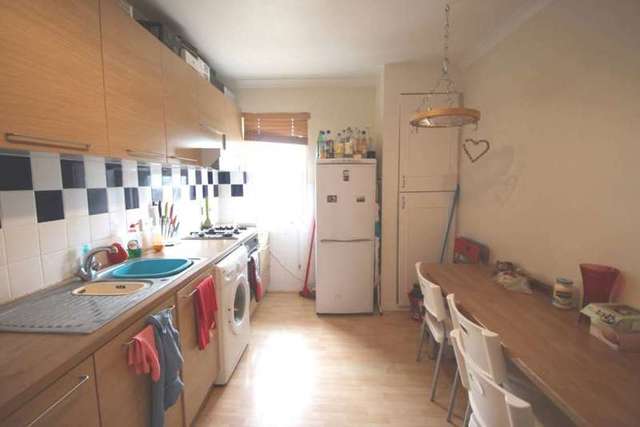  Image of 3 bedroom Flat to rent in Colney Hatch Lane London N10 at Colney Hatch Lane Muswell Hill London, N10 1DU