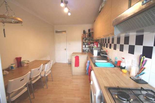  Image of 3 bedroom Flat to rent in Colney Hatch Lane London N10 at Colney Hatch Lane Muswell Hill London, N10 1DU