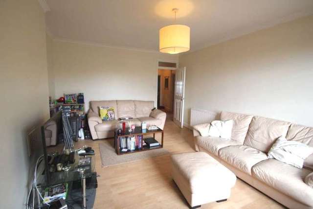  Image of 3 bedroom Flat to rent in Colney Hatch Lane London N10 at Colney Hatch Lane Muswell Hill London, N10 1DU