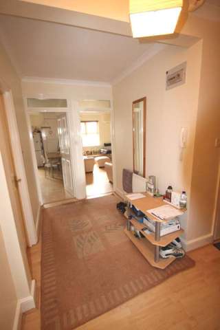  Image of 3 bedroom Flat to rent in Colney Hatch Lane London N10 at Colney Hatch Lane Muswell Hill London, N10 1DU
