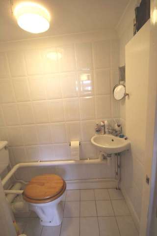  Image of 3 bedroom Flat to rent in Colney Hatch Lane London N10 at Colney Hatch Lane Muswell Hill London, N10 1DU