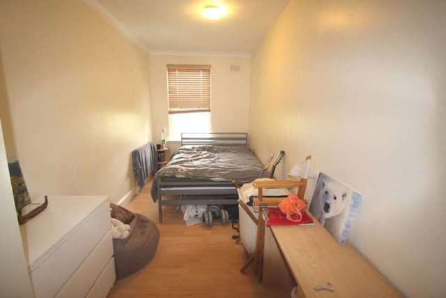  Image of 3 bedroom Flat to rent in Colney Hatch Lane London N10 at Colney Hatch Lane Muswell Hill London, N10 1DU