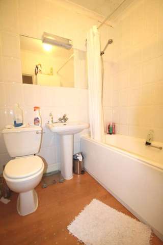  Image of 3 bedroom Flat to rent in Colney Hatch Lane London N10 at Colney Hatch Lane Muswell Hill London, N10 1DU