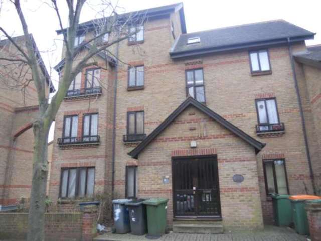  Image of 1 bedroom Flat to rent in Hallywell Crescent London E6 at Hallywell Crescent Beckton London, E6 5XP