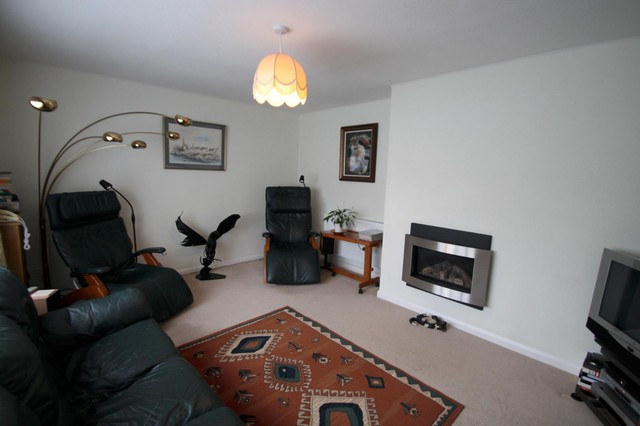  Image of 4 bedroom Detached house to rent in Hamilton Avenue Pyrford Woking GU22 at Pyrford Woking, GU22 8RU