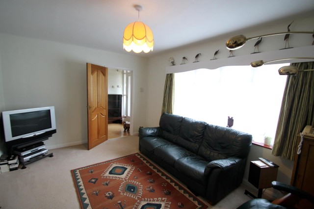  Image of 4 bedroom Detached house to rent in Hamilton Avenue Pyrford Woking GU22 at Pyrford Woking, GU22 8RU