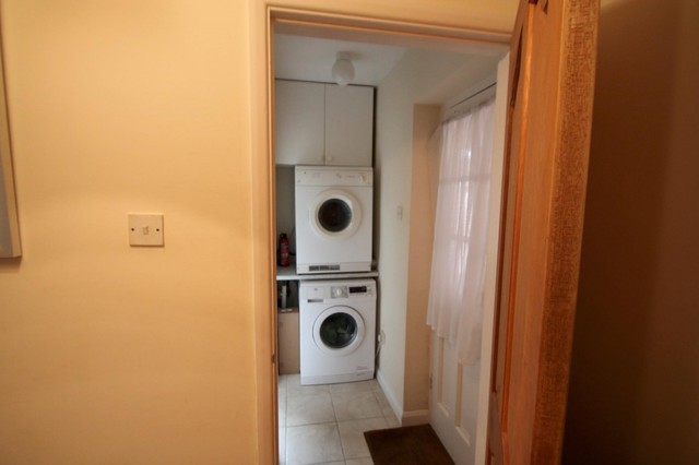  Image of 4 bedroom Detached house to rent in Hamilton Avenue Pyrford Woking GU22 at Pyrford Woking, GU22 8RU