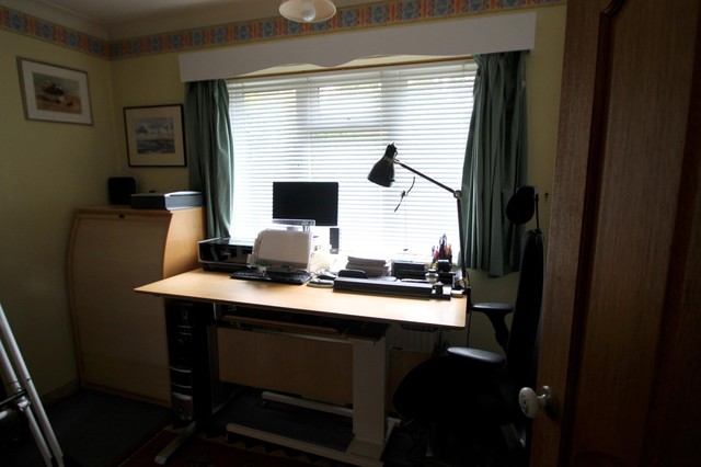  Image of 4 bedroom Detached house to rent in Hamilton Avenue Pyrford Woking GU22 at Pyrford Woking, GU22 8RU