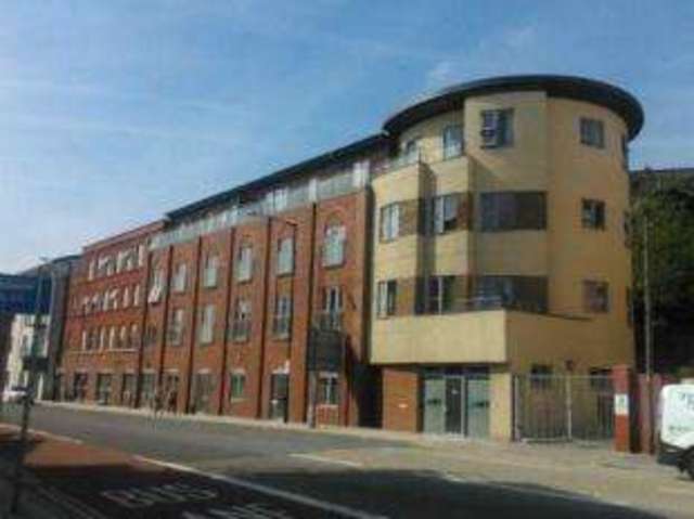  Image of 1 bedroom Flat for sale in Hotwell Road Bristol BS8 at 12 Hotwell Road Bristol Clifton, BS8 4UD