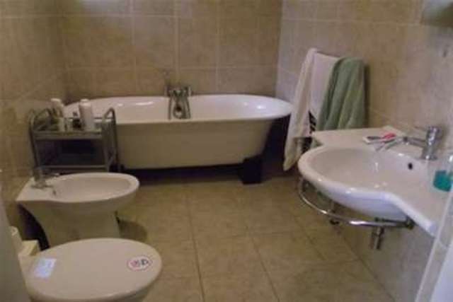  Image of 2 bedroom Flat to rent in Harlow Moor Drive Harrogate HG2 at Harrogate, HG2 0JX