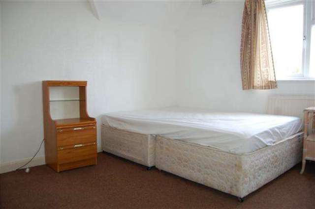  Image of 4 bedroom Terraced house for sale in Haynt Walk London SW20 at Raynes Park, SW20 9NX