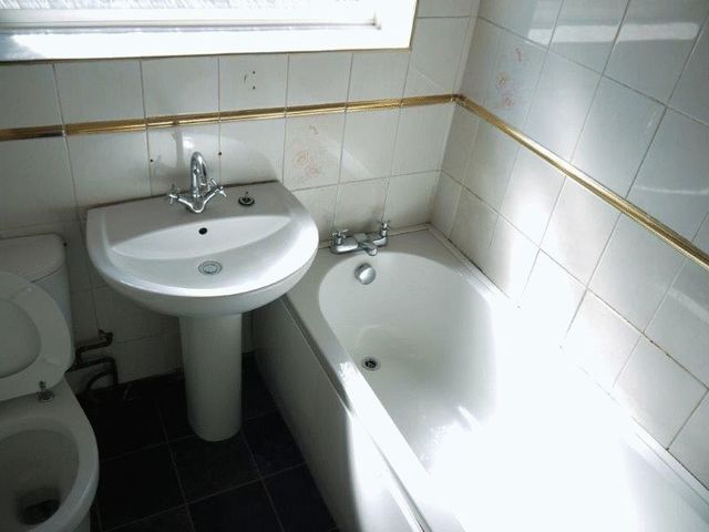  Image of 3 bedroom Semi-Detached house to rent in Hazelcroft Eccleshill Bradford BD2 at Hazelcroft Eccleshill Bradford, BD2 3TE