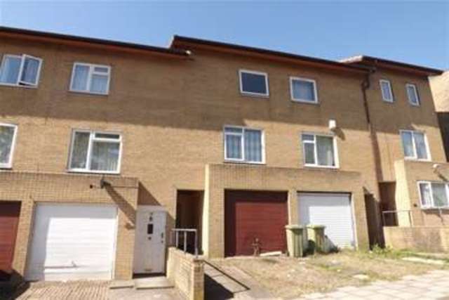  Image of 3 bedroom Terraced house to rent in Helford Place Fishermead Milton Keynes MK6 at Milton Keynes, MK6 2DQ