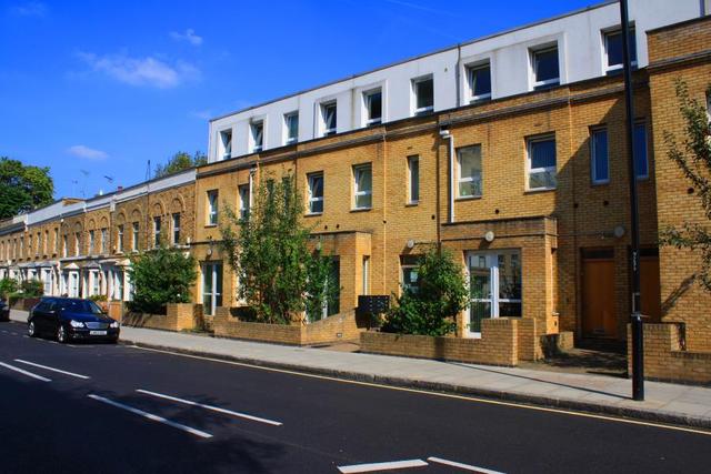  Image of 1 bedroom Apartment to rent in Westferry Road London E14 at London, E14 3RS