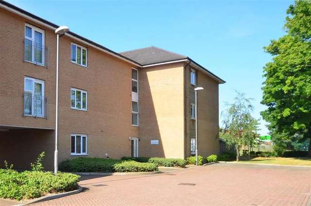  Image of 2 bedroom Flat for sale in Heron Way Wallington SM6 at Wallington Surrey Wallington, SM6 9DX