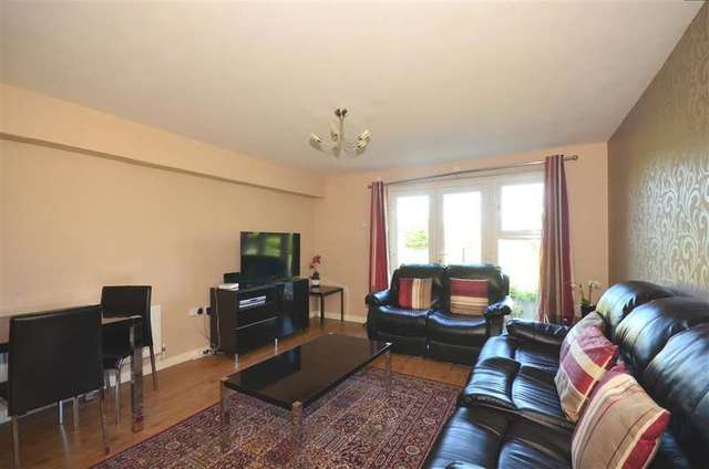  Image of 2 bedroom Flat for sale in Heron Way Wallington SM6 at Wallington Surrey Wallington, SM6 9DX
