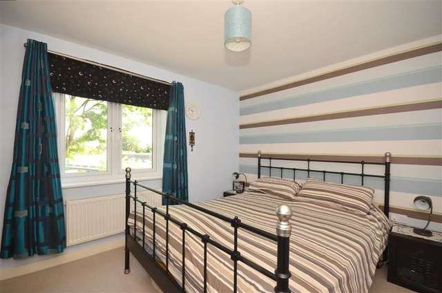  Image of 2 bedroom Flat for sale in Heron Way Wallington SM6 at Wallington Surrey Wallington, SM6 9DX