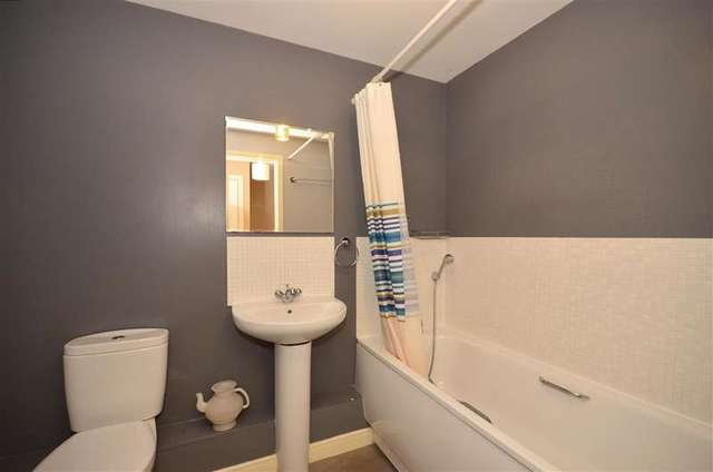  Image of 2 bedroom Flat for sale in Heron Way Wallington SM6 at Wallington Surrey Wallington, SM6 9DX