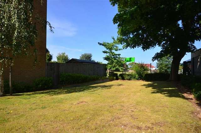 Image of 2 bedroom Flat for sale in Heron Way Wallington SM6 at Wallington Surrey Wallington, SM6 9DX