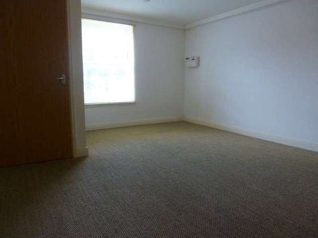  Image of Flat to rent in Hewlett Road Cheltenham GL52 at Cheltenham Gloucestershire, GL52 6AB