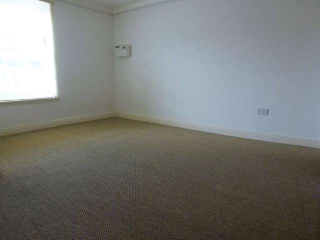  Image of Flat to rent in Hewlett Road Cheltenham GL52 at Cheltenham Gloucestershire, GL52 6AB