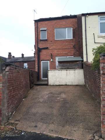  Image of 2 bedroom Terraced house to rent in Hilton Street Bury BL9 at Bury, BL9 6LT
