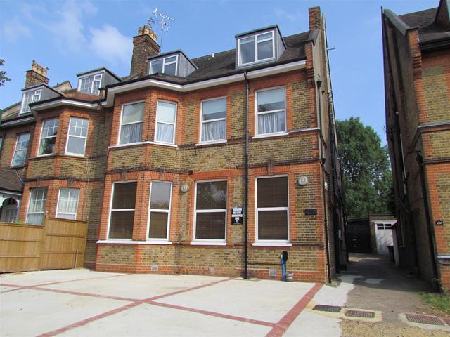  Image of Property to rent in Holden Road London N12 at Woodside Park, N12 7EA