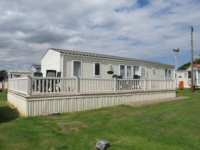  Image of 2 bedroom Chalet for sale in Hook Lane Warsash Southampton SO31 at Hook Lane  Southampton, SO31 9HG