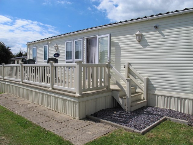  Image of 2 bedroom Chalet for sale in Hook Lane Warsash Southampton SO31 at Hook Lane  Southampton, SO31 9HG