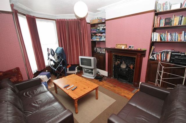  Image of 1 bedroom Property to rent in Coronation Road Southville Bristol BS3 at Coronation Road Southville Bristol, BS3 1AX