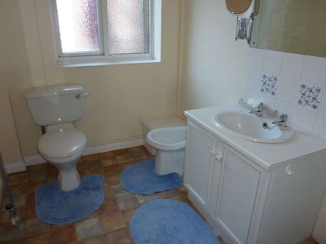  Image of 2 bedroom Flat for sale in Howard Square Eastbourne BN21 at 7 Howard Square  Eastbourne, BN21 4BH