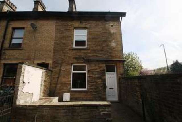  Image of 2 bedroom Terraced house to rent in Huddersfield Road Elland HX5 at Huddersfield Road  Elland, HX5 0EE