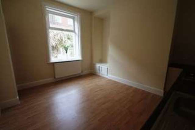  Image of 2 bedroom Terraced house to rent in Huddersfield Road Elland HX5 at Huddersfield Road  Elland, HX5 0EE
