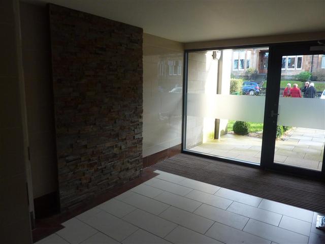  Image of 2 bedroom Flat to rent in Hughenden Road Glasgow G12 at West End Glasgow Glasgow, G12 9UF