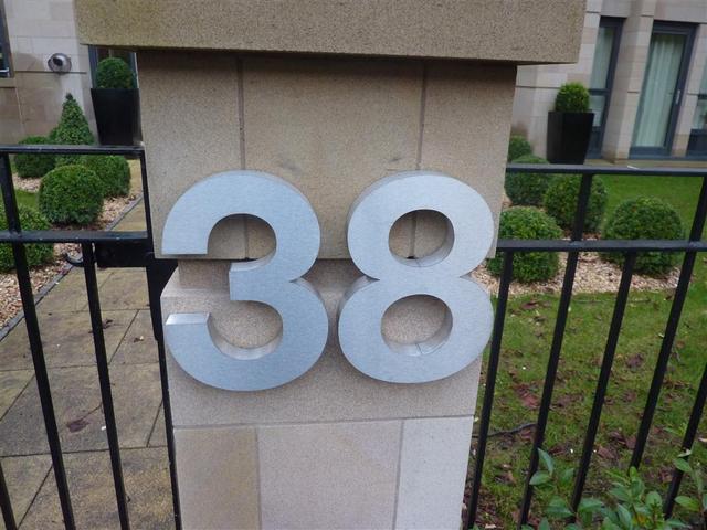  Image of 2 bedroom Flat to rent in Hughenden Road Glasgow G12 at West End Glasgow Glasgow, G12 9UF