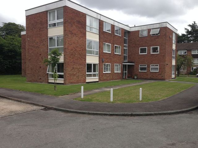  Image of 2 bedroom Flat for sale in Liebenrood Road Reading RG30 at Liebenrood Road  Reading, RG30 2DU