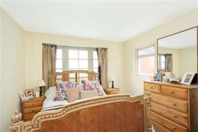  Image of 1 bedroom Flat to rent in Juer Street London SW11 at London, SW11 4RF