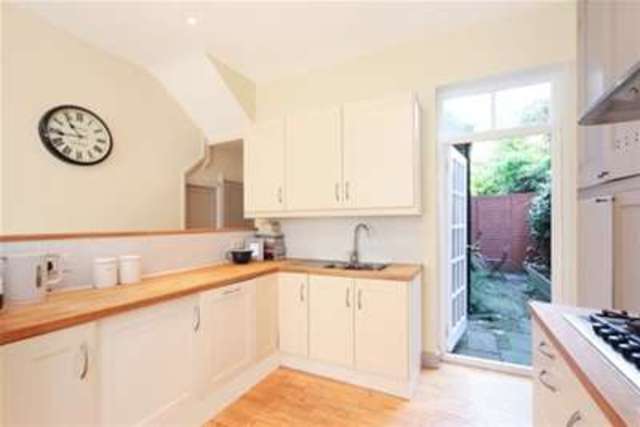 Image of 1 bedroom Flat to rent in Juer Street London SW11 at London, SW11 4RF
